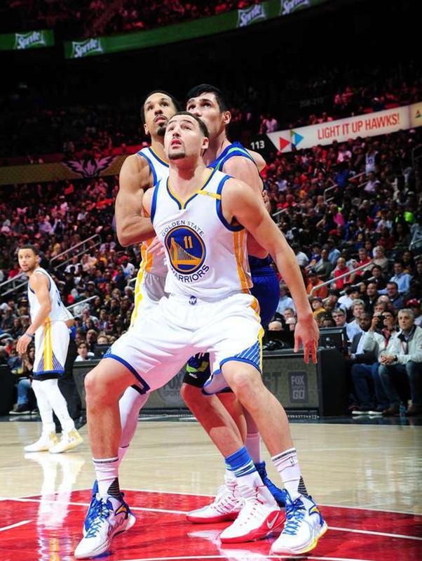 关于勇士逆转老鹰，取得五连胜领跑西部的信息