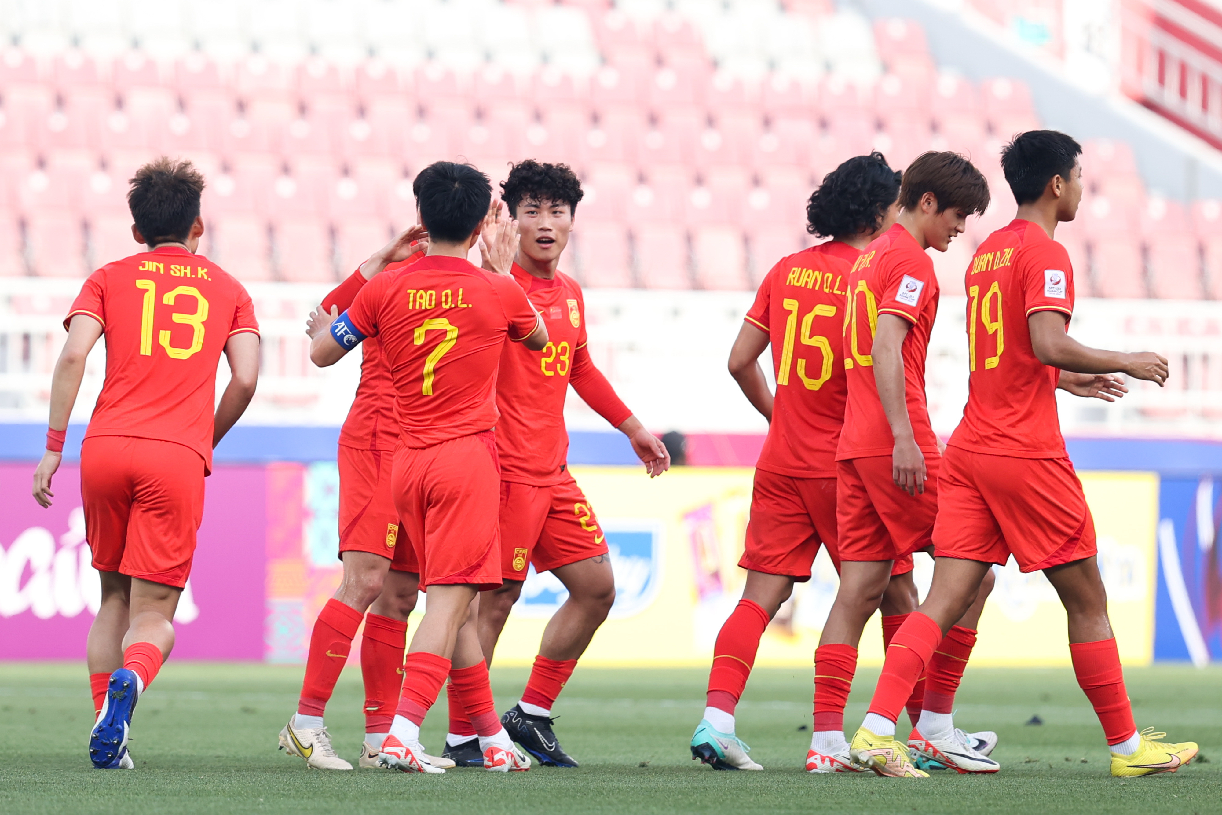 关于亚洲足球赛事持续激烈,赛场火爆开战的信息 关于亚洲足球赛事持续激烈,赛场火爆开战的信息