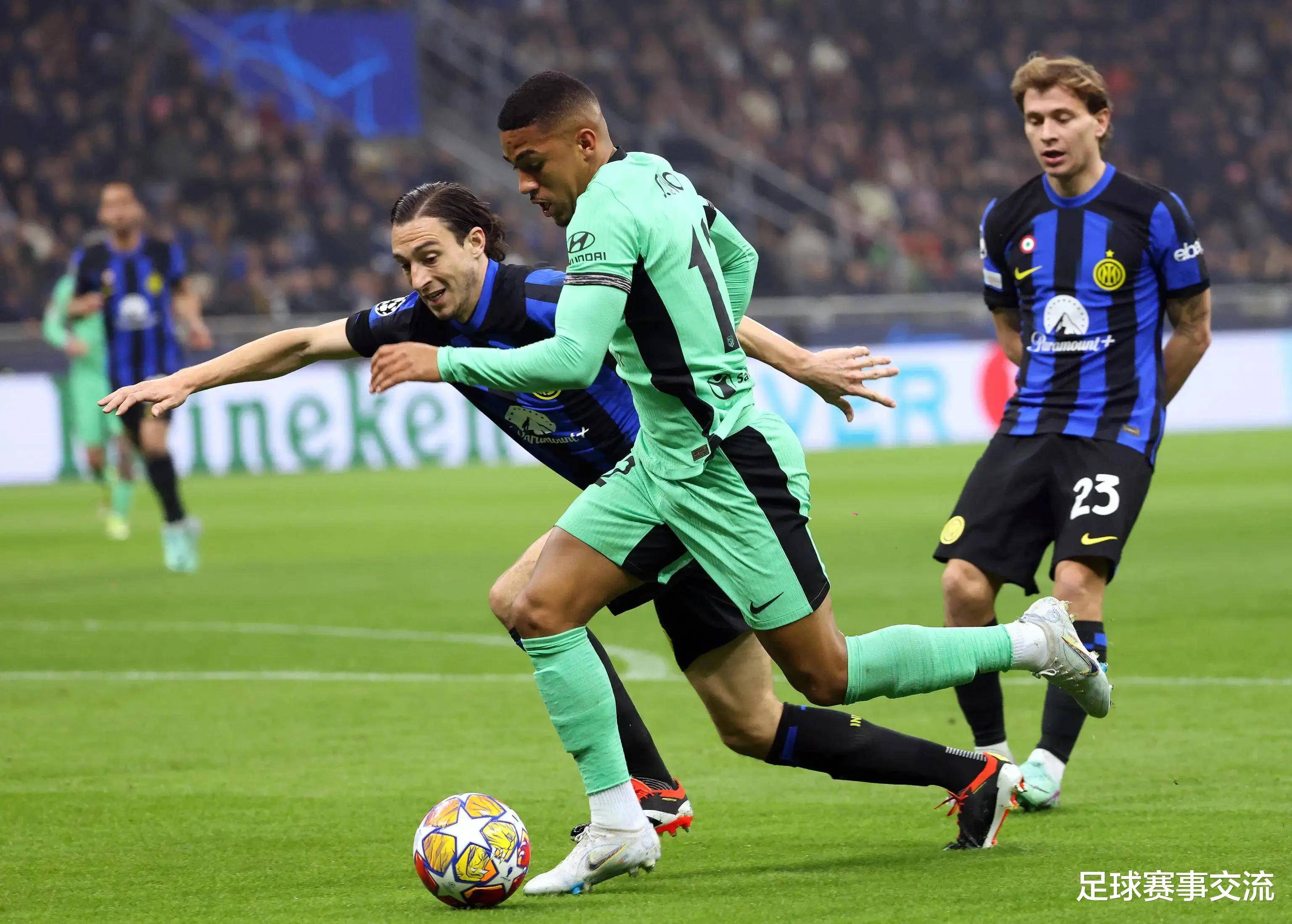 包含精彩纷呈!球场上演对决,双方拼尽全力的词条 包含精彩纷呈!球场上演对决,双方拼尽全力的词条