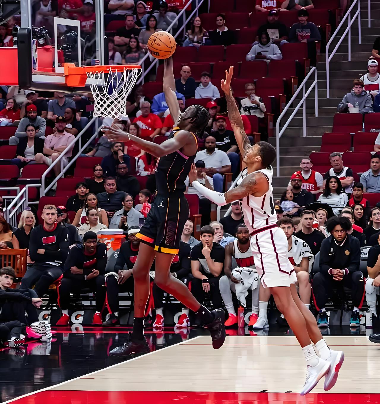 关于火箭主场击败国王，保持不败的信息